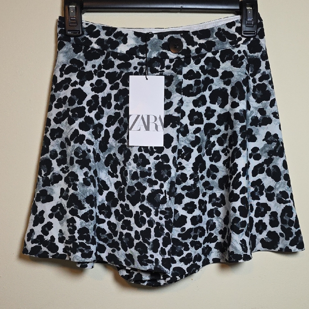Zara Monochrome Animal Print Skort. Size Small. NWT